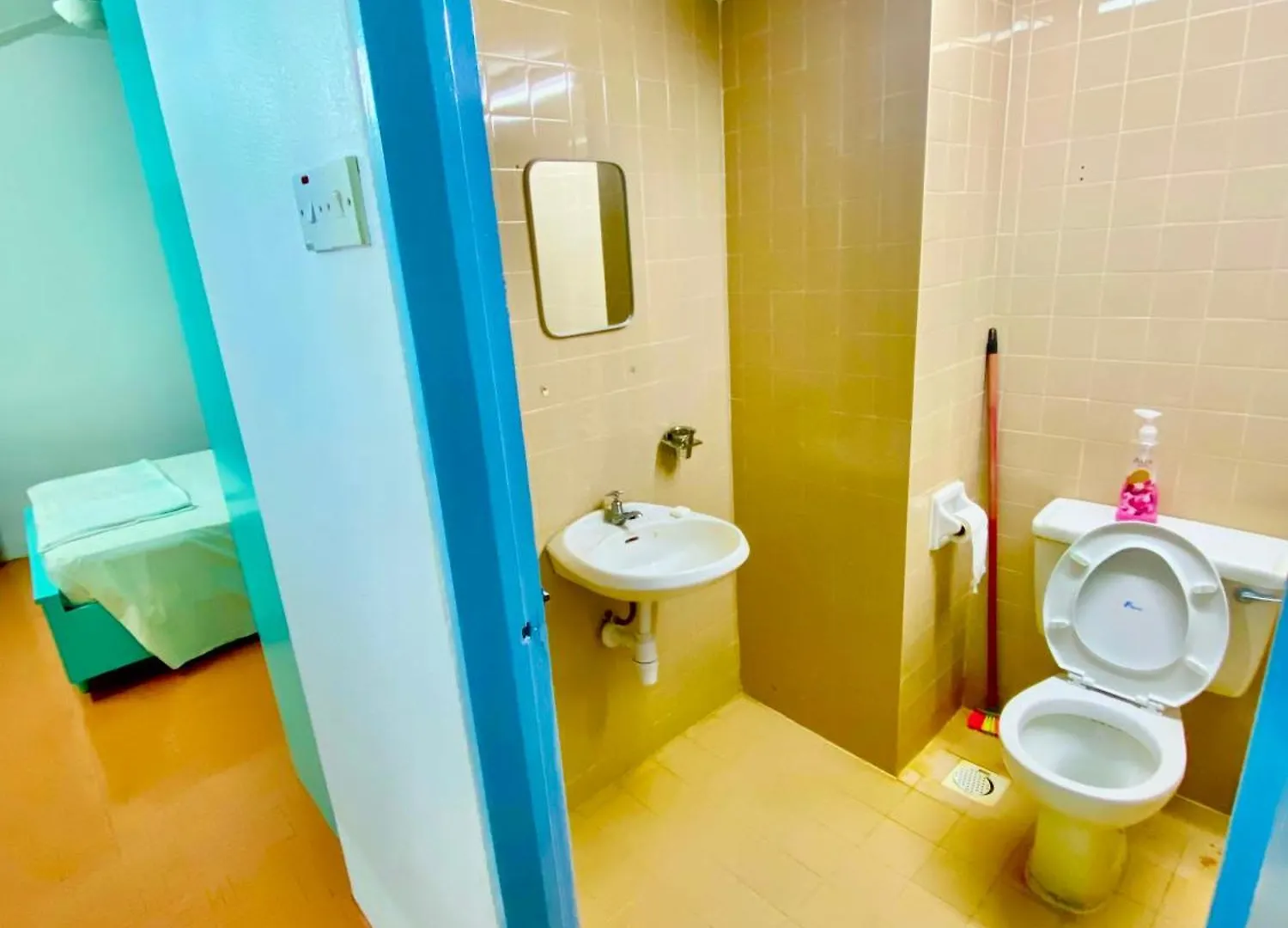 Batu Ferringhi Bayu Emas Apartment Хостел